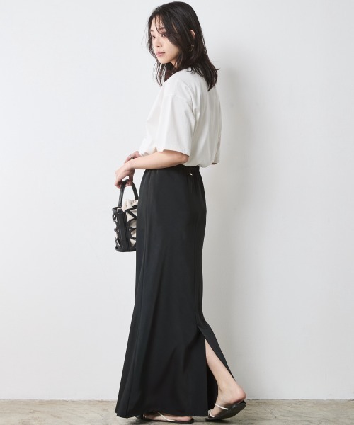 CHIC STYLE(シックスタイル)の「綿100%ピグメント染ロゴプリントTシャツ<大きいサイズ有>シックスタイル(Tシャツ/カットソー・レディース・オフホワイト/ブラック・M/L/LL/3L/4L/5L)」の18枚目の写真