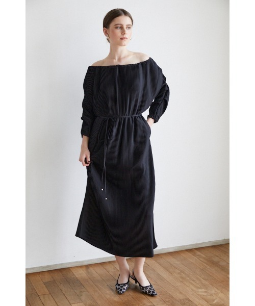 Estella.K(エステラケー)の「Isabel Pleated Dress プリーツオフショルロングドレス(ワンピース・レディース・ピンク系/ブラック/ブルー・FREE)」の8枚目の写真