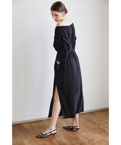 Estella.K(エステラケー)の「Isabel Pleated Dress プリーツオフショルロングドレス(ワンピース・レディース・ピンク系/ブラック/ブルー・FREE)」の6枚目の写真