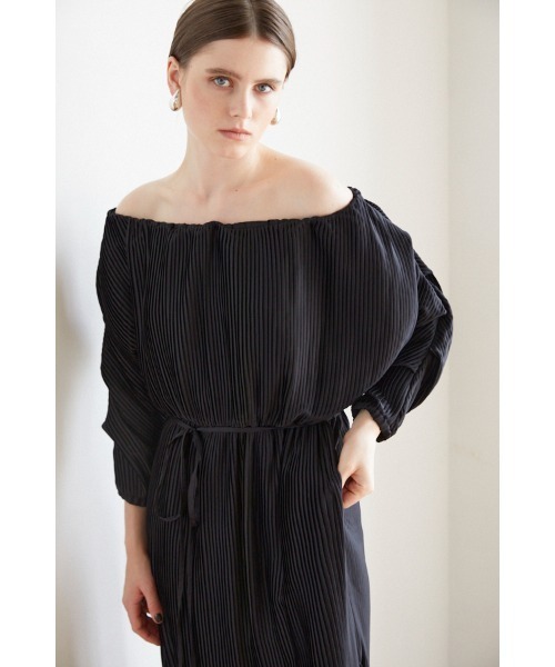 Estella.K(エステラケー)の「Isabel Pleated Dress プリーツオフショルロングドレス(ワンピース・レディース・ピンク系/ブラック/ブルー・FREE)」の5枚目の写真