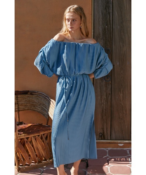 Estella.K(エステラケー)の「Isabel Pleated Dress プリーツオフショルロングドレス(ワンピース・レディース・ピンク系/ブラック/ブルー・FREE)」の13枚目の写真