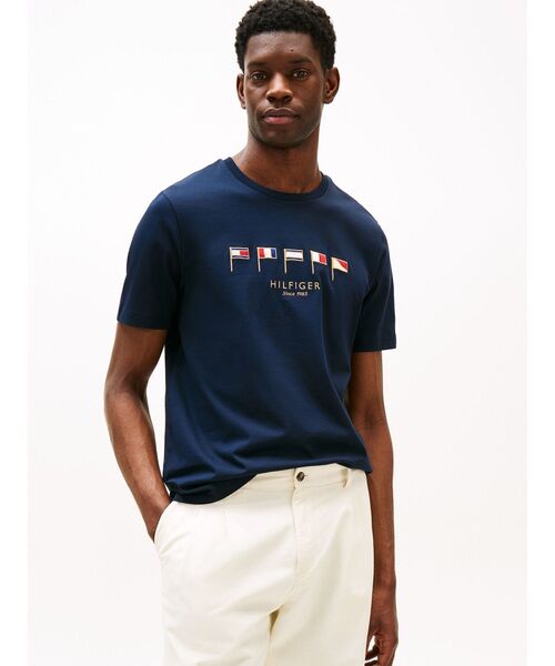 TOMMY HILFIGER(トミーヒルフィガー)の「ヒルフィガーマルチフラッグTシャツ(Tシャツ/カットソー・メンズ・ホワイト/ネイビー/ブルー・MEDIUM/LARGE/SMALL/X-LARGE)」の2枚目の写真