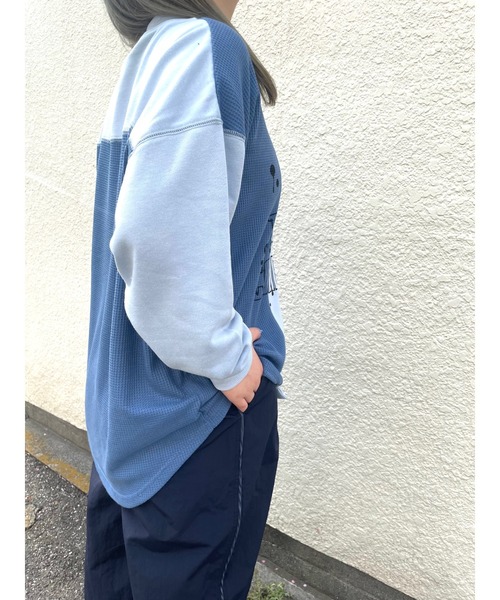 WORLD WIDE LOVE!(ワールドワイドラブ)の「TC裏毛ワッフル切り替えトップス(スウェット・レディース・スミクロ/オフホワイト/ブルー・1)」の13枚目の写真