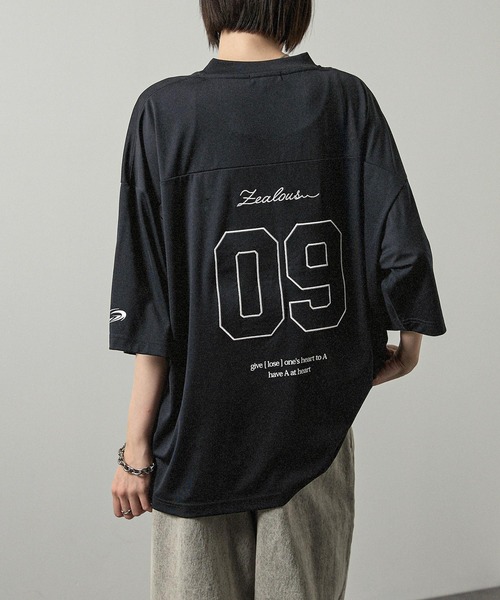 Alfred Alex(アルフレッドアレックス)の「【Alfred Alex】ゲームデザイン ナンバリング ビッグホッケーTシャツ(Tシャツ/カットソー・メンズ・ブラック/ホワイト/ワインレッド/ネイビー/グレー・M/L)」の6枚目の写真