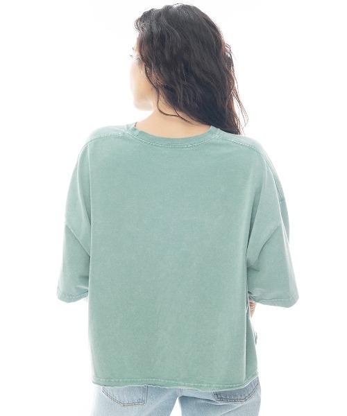 BILLABONG(ビラボン)の「BILLABONG レディース GRAPHIC WIDE LOOSE CROPPED TEE Tシャツ 【2025年春夏モデル】/ビラボングラフィッククロップド半袖Tシャツ(Tシャツ/カットソー・レディース・アイボリー/グリーン系その他/オフホワイト・MEDIUM)」の12枚目の写真