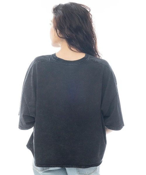 BILLABONG(ビラボン)の「BILLABONG レディース GRAPHIC WIDE LOOSE CROPPED TEE Tシャツ 【2025年春夏モデル】/ビラボングラフィッククロップド半袖Tシャツ(Tシャツ/カットソー・レディース・アイボリー/グリーン系その他/オフホワイト・MEDIUM)」の4枚目の写真