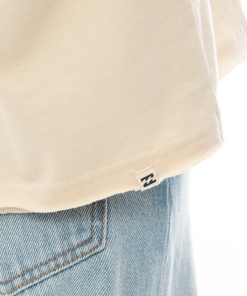 BILLABONG(ビラボン)の「BILLABONG レディース GRAPHIC WIDE LOOSE CROPPED TEE Tシャツ 【2025年春夏モデル】/ビラボングラフィッククロップド半袖Tシャツ(Tシャツ/カットソー・レディース・アイボリー/グリーン系その他/オフホワイト・MEDIUM)」の9枚目の写真