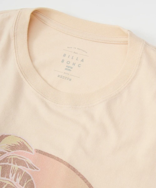 BILLABONG(ビラボン)の「BILLABONG レディース GRAPHIC WIDE LOOSE CROPPED TEE Tシャツ 【2025年春夏モデル】/ビラボングラフィッククロップド半袖Tシャツ(Tシャツ/カットソー・レディース・アイボリー/グリーン系その他/オフホワイト・MEDIUM)」の10枚目の写真