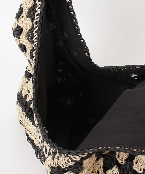 THE YOn(ザヨン)の「トライアングルエスニックペーパートート(ショルダーバッグ・レディース・ブラック/ベージュ・FREE)」の3枚目の写真