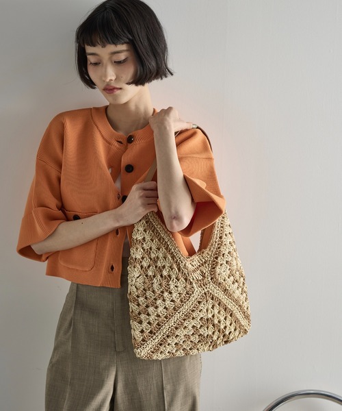 THE YOn(ザヨン)の「トライアングルエスニックペーパートート(ショルダーバッグ・レディース・ブラック/ベージュ・FREE)」の2枚目の写真