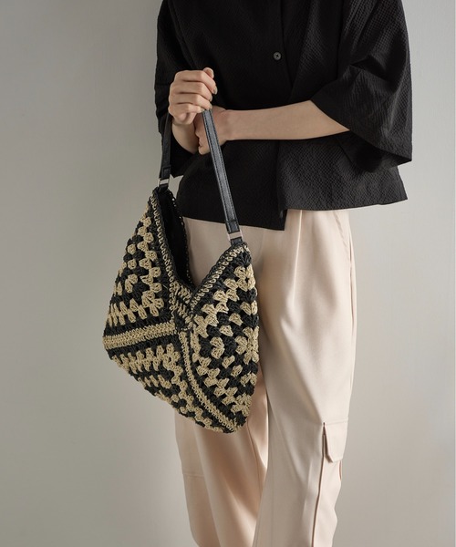 THE YOn(ザヨン)の「トライアングルエスニックペーパートート(ショルダーバッグ・レディース・ブラック/ベージュ・FREE)」の8枚目の写真