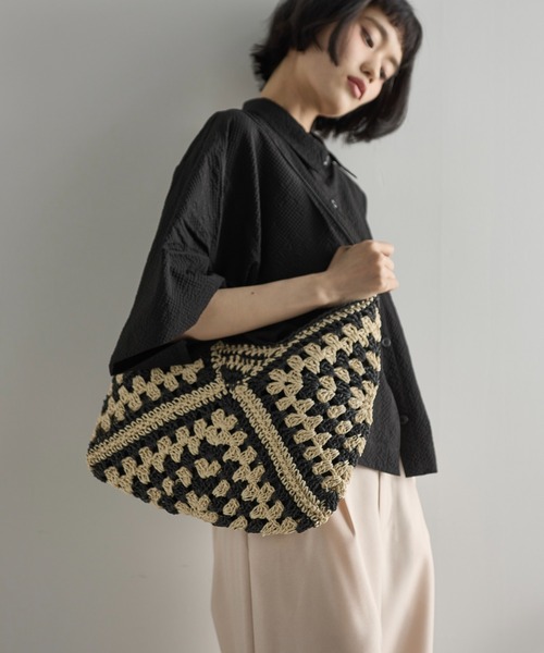 THE YOn(ザヨン)の「トライアングルエスニックペーパートート(ショルダーバッグ・レディース・ブラック/ベージュ・FREE)」の5枚目の写真