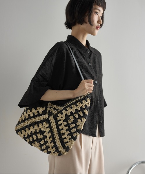 THE YOn(ザヨン)の「トライアングルエスニックペーパートート(ショルダーバッグ・レディース・ブラック/ベージュ・FREE)」の6枚目の写真