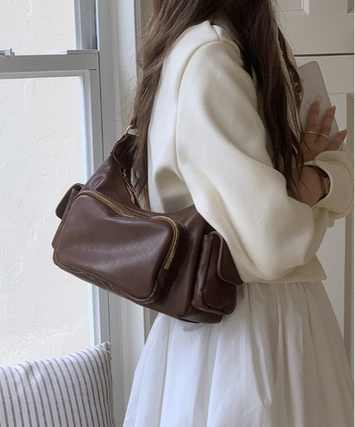 gossip!ロサンゼルス(ゴシップロサンゼルス)の「Y2K マルチポケットブラックエコレザーバッグ/2way/ペットボトル収納◎(ショルダーバッグ・レディース・ブラウン/ブラック・FREE)」の5枚目の写真