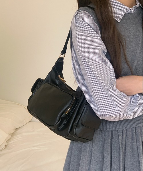 gossip!ロサンゼルス(ゴシップロサンゼルス)の「Y2K マルチポケットブラックエコレザーバッグ/2way/ペットボトル収納◎(ショルダーバッグ・レディース・ブラウン/ブラック・FREE)」の17枚目の写真