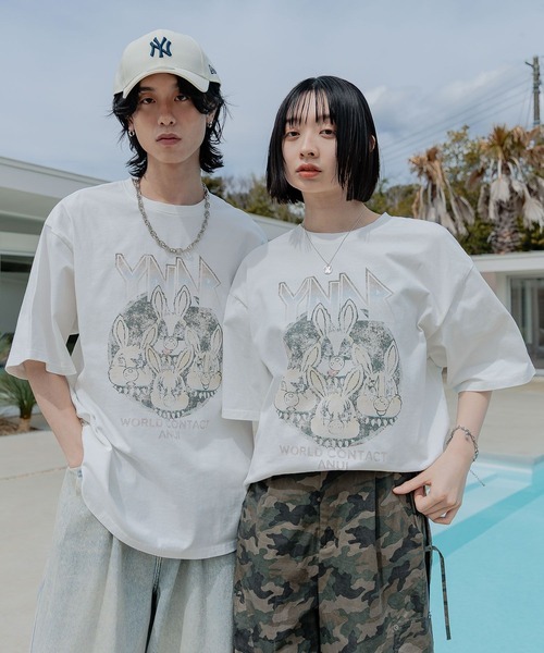 Anui(アニュイ)の「【UNISEX/2サイズ展開】ビンテージヤンラビロックTシャツ(Tシャツ/カットソー・レディース・オフホワイト/ブラック/エンジ・MEDIUM/LARGE)」の4枚目の写真