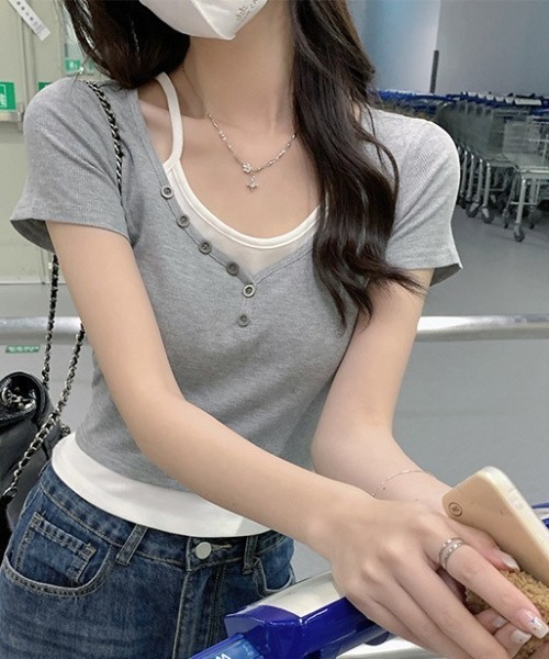 Teem Store（チームストア）の「ドッキングフロントボタンヘンリーネックTシャツ（Tシャツ/カットソー・レディース・ホワイト/グレー/ダークグレー・S/M/L）」の2枚目の写真