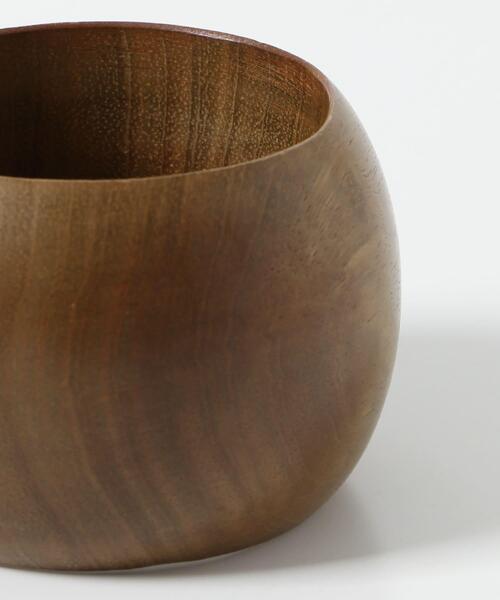 KBF（ケイビーエフ）の「ラウンドウッドボリュームバングル（ブレスレット・レディース・ブラウン/ナチュラル・ONE）」の7枚目の写真