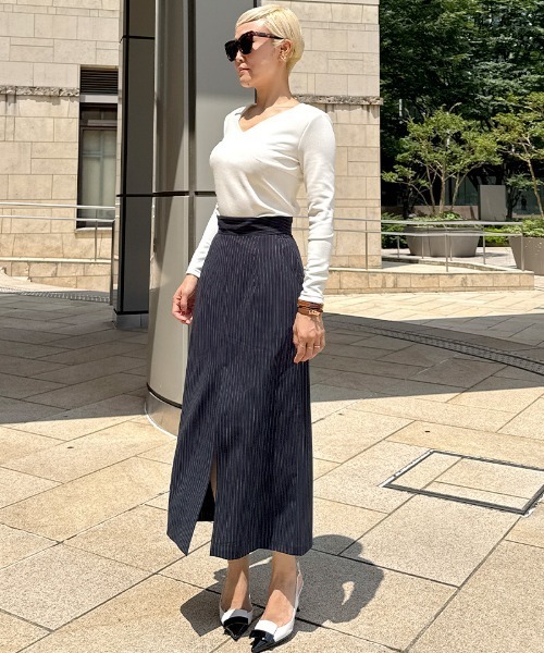 JENNE（ジェンヌ）の「センター深スリットスカート（スカート・レディース・ネイビー/ブラック/ホワイト・SMALL/MEDIUM/LARGE）」の21枚目の写真