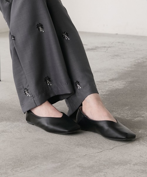 forksy.（フォルクシー）の「【forksy.】【オケージョン対応】スクエアトゥ フラットパンプス（パンプス・レディース・ブラック/シルバー/ライトベージュ/ブラック系1・25.5/22.5/24.5/23.5）」の9枚目の写真