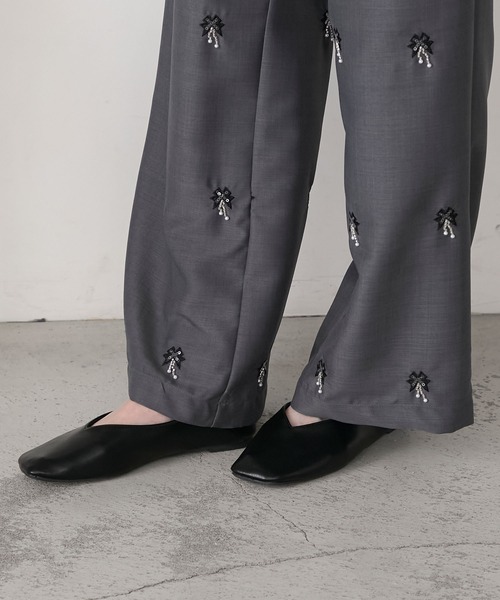 forksy.（フォルクシー）の「【forksy.】【オケージョン対応】スクエアトゥ フラットパンプス（パンプス・レディース・ブラック/シルバー/ライトベージュ/ブラック系1・25.5/22.5/24.5/23.5）」の12枚目の写真