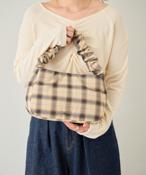 Kastane（カスタネ）の「【500mlペットボトル収納可能】チェックシャーリングBAG（トートバッグ・レディース・ブラック/ライトベージュ・FREE）」の9枚目の写真