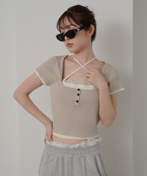 RAY CASSIN(レイカズン)の「レースキャミレイヤードヘンリーニット(ニット/セーター・レディース・ライトベージュ/ピンク/ネイビー・FREE)」の4枚目の写真