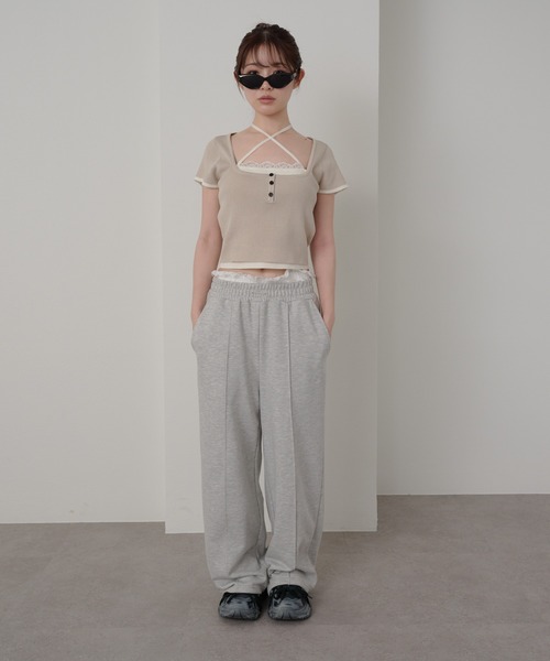 RAY CASSIN(レイカズン)の「レースキャミレイヤードヘンリーニット(ニット/セーター・レディース・ライトベージュ/ピンク/ネイビー・FREE)」の6枚目の写真