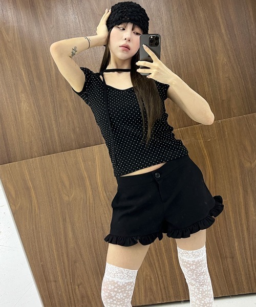 4INT.(フォイント)の「ラブリー フリル ショートパンツ(その他パンツ・レディース・ブラック/チャコール・FREE)」の1枚目の写真