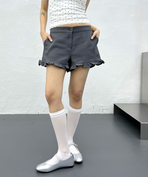 4INT.(フォイント)の「ラブリー フリル ショートパンツ(その他パンツ・レディース・ブラック/チャコール・FREE)」の18枚目の写真