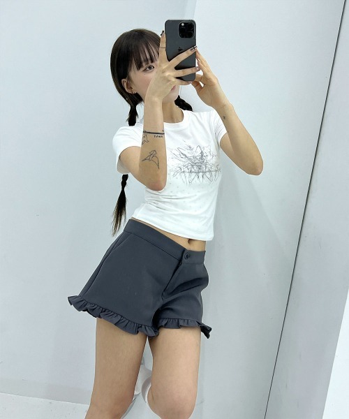 4INT.(フォイント)の「ラブリー フリル ショートパンツ(その他パンツ・レディース・ブラック/チャコール・FREE)」の8枚目の写真