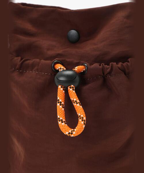 To b. by agnes b.（トゥービーバイアニエスベー）の「ナイロン ミニショルダーポシェット（ショルダーバッグ・レディース・ベージュ・FREE）」の5枚目の写真