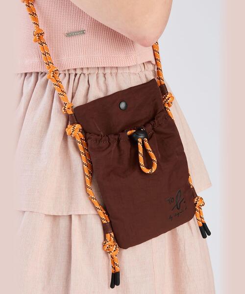 To b. by agnes b.（トゥービーバイアニエスベー）の「ナイロン ミニショルダーポシェット（ショルダーバッグ・レディース・ベージュ・FREE）」の7枚目の写真