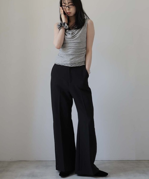 Doula Doula(ドゥーラドゥーラ)の「裾釦フレアパンツ(スラックス・レディース・ブラック/ブラウン/チャコール・マルチサイズ)」の1枚目の写真