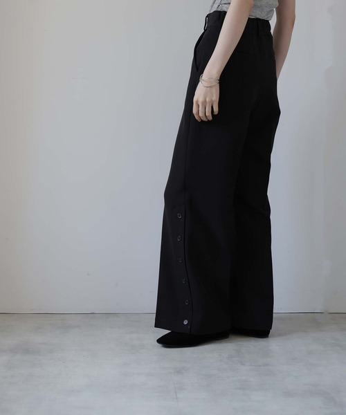 Doula Doula(ドゥーラドゥーラ)の「裾釦フレアパンツ(スラックス・レディース・ブラック/ブラウン/チャコール・マルチサイズ)」の12枚目の写真