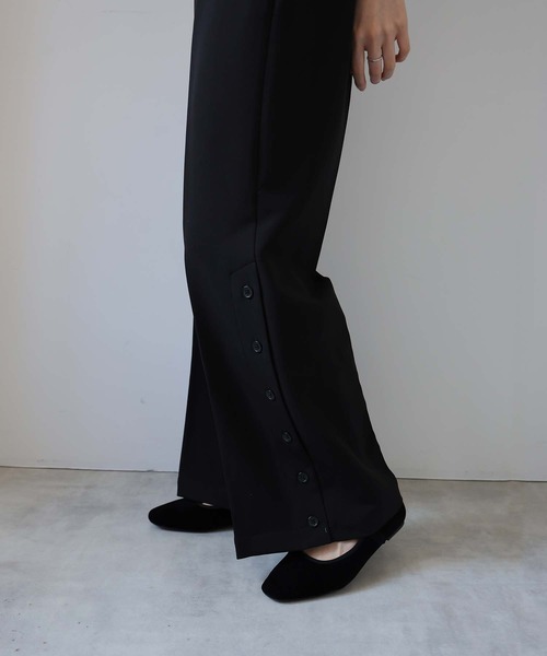 Doula Doula(ドゥーラドゥーラ)の「裾釦フレアパンツ(スラックス・レディース・ブラック/ブラウン/チャコール・マルチサイズ)」の8枚目の写真