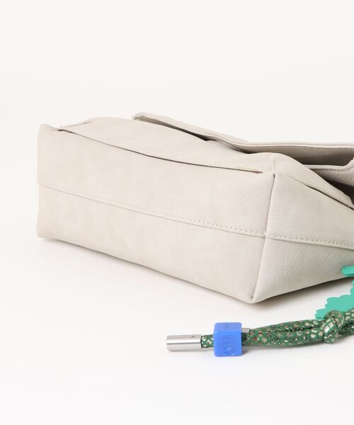 Desigual（デシグアル）の「3Dロゴレザー風ショルダーバッグ（ショルダーバッグ・レディース・ブラウン・FREE）」の3枚目の写真