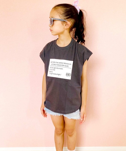 SHISKY(シスキー)の「ビッグシルエット プリント ノースリーブ ヘムTシャツ(タンクトップ・キッズ・ベージュ/ミント/モカ/ブラック/グレー系その他/オフホワイト/ダークグリーン/杢グレー/チャコールグレー・110/120/130/140/150/160)」の14枚目の写真