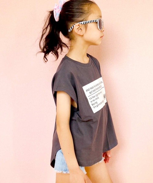 SHISKY(シスキー)の「ビッグシルエット プリント ノースリーブ ヘムTシャツ(タンクトップ・キッズ・ベージュ/ミント/モカ/ブラック/グレー系その他/オフホワイト/ダークグリーン/杢グレー/チャコールグレー・110/120/130/140/150/160)」の15枚目の写真