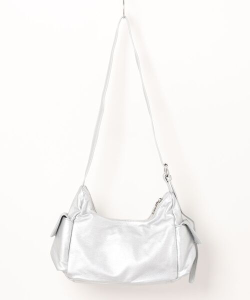 Chikashitsu +（チカシツプラス）の「【Chikashitsu +】4pocket coating shoulder bag / 【チカシツプラス】4ポケットコーティングショルダーバッグ（ショルダーバッグ・メンズ・ブラック/シルバー・ONE SIZE）」の3枚目の写真