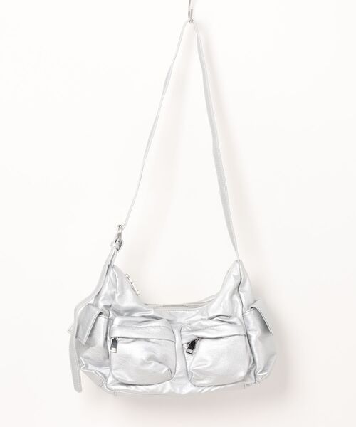 Chikashitsu +（チカシツプラス）の「【Chikashitsu +】4pocket coating shoulder bag / 【チカシツプラス】4ポケットコーティングショルダーバッグ（ショルダーバッグ・メンズ・ブラック/シルバー・ONE SIZE）」の8枚目の写真