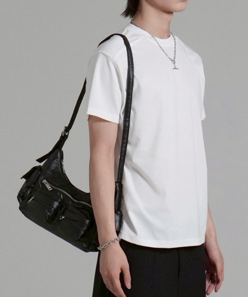 Chikashitsu +（チカシツプラス）の「【Chikashitsu +】4pocket coating shoulder bag / 【チカシツプラス】4ポケットコーティングショルダーバッグ（ショルダーバッグ・メンズ・ブラック/シルバー・ONE SIZE）」の10枚目の写真