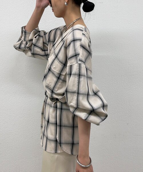 LOUNGEDRESS（ラウンジドレス）の「オンブレチェックシャツ（シャツ/ブラウス・レディース・アイボリー/ネイビー・FREE）」の13枚目の写真