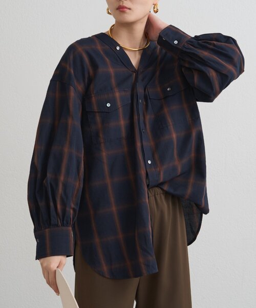 LOUNGEDRESS（ラウンジドレス）の「オンブレチェックシャツ（シャツ/ブラウス・レディース・アイボリー/ネイビー・FREE）」の14枚目の写真