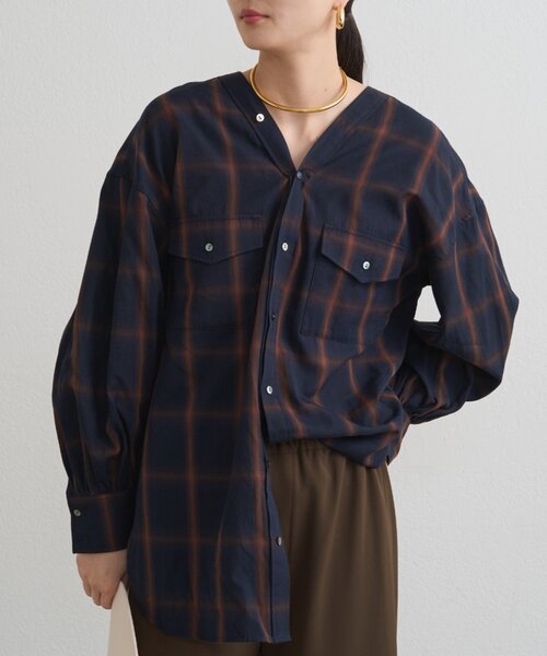 LOUNGEDRESS（ラウンジドレス）の「オンブレチェックシャツ（シャツ/ブラウス・レディース・アイボリー/ネイビー・FREE）」の18枚目の写真