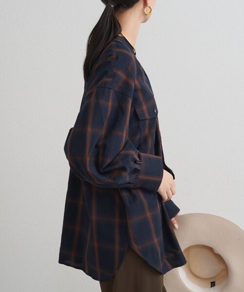 LOUNGEDRESS（ラウンジドレス）の「オンブレチェックシャツ（シャツ/ブラウス・レディース・アイボリー/ネイビー・FREE）」の19枚目の写真