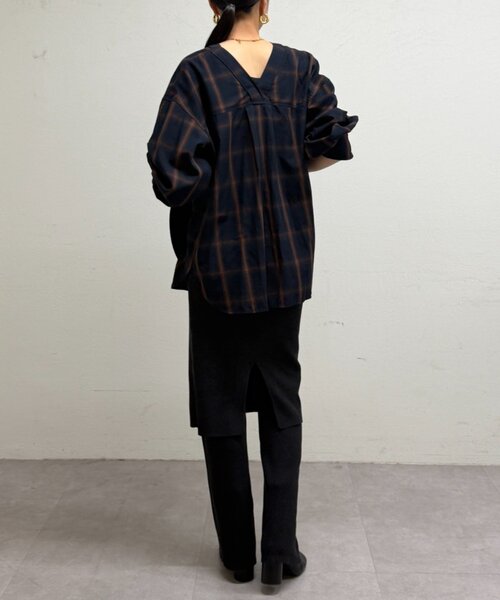 LOUNGEDRESS（ラウンジドレス）の「オンブレチェックシャツ（シャツ/ブラウス・レディース・アイボリー/ネイビー・FREE）」の9枚目の写真