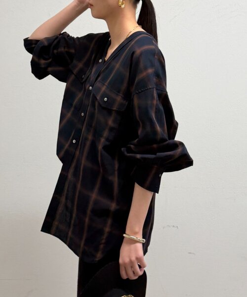 LOUNGEDRESS（ラウンジドレス）の「オンブレチェックシャツ（シャツ/ブラウス・レディース・アイボリー/ネイビー・FREE）」の5枚目の写真