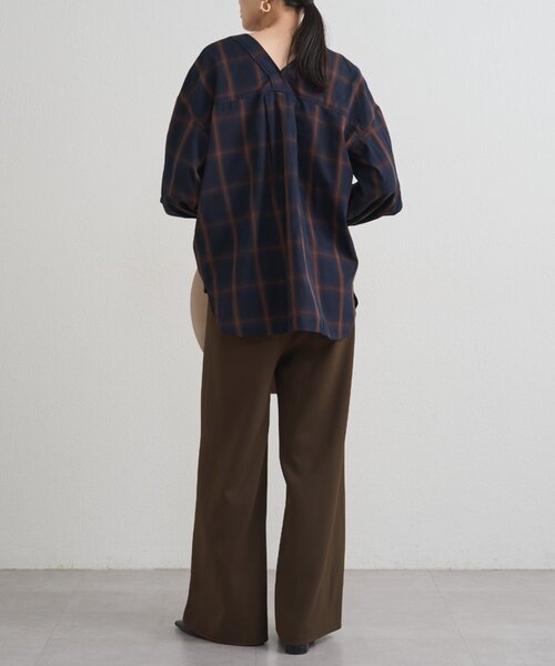 LOUNGEDRESS（ラウンジドレス）の「オンブレチェックシャツ（シャツ/ブラウス・レディース・アイボリー/ネイビー・FREE）」の11枚目の写真