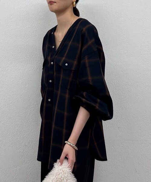 LOUNGEDRESS（ラウンジドレス）の「オンブレチェックシャツ（シャツ/ブラウス・レディース・アイボリー/ネイビー・FREE）」の22枚目の写真